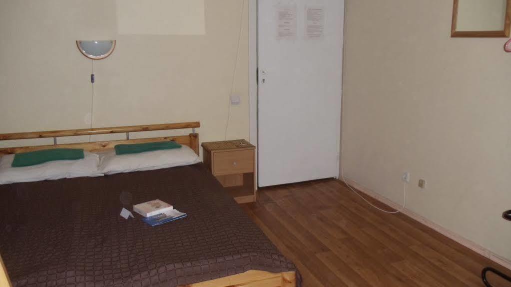 Dome Pearl Hostel Riga Esterno foto